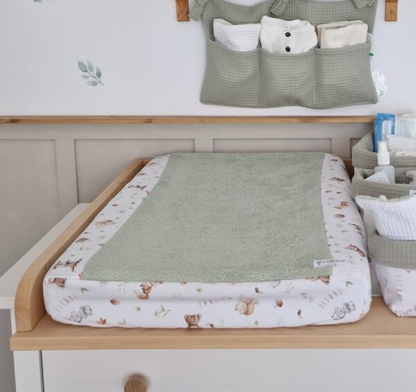 Forest animals with green changing mat (33 fabrics and gray-green towel)