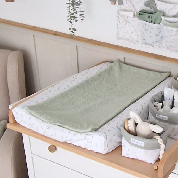 Green sheet changing cover with outer towel included (Fabric 47 and gray-green towel)