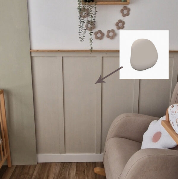 Pintura Beige-grisáceo que utilizamos para pintar la moldura decorativa