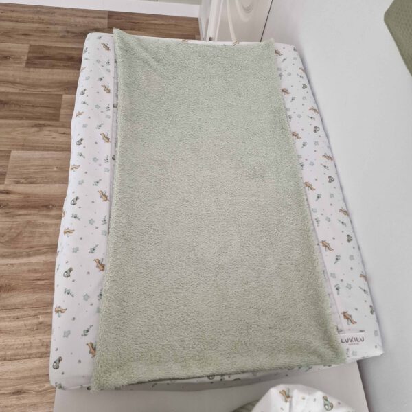 Changing mat for cars and airplanes (20 fabrics and gray-green towel)